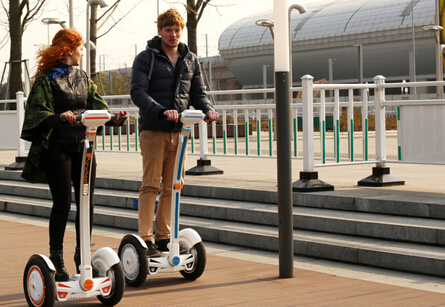 Manténgase ecológico, proteja el aire y luego elija Airwheel auto-equilibrio scooter eléctrico.