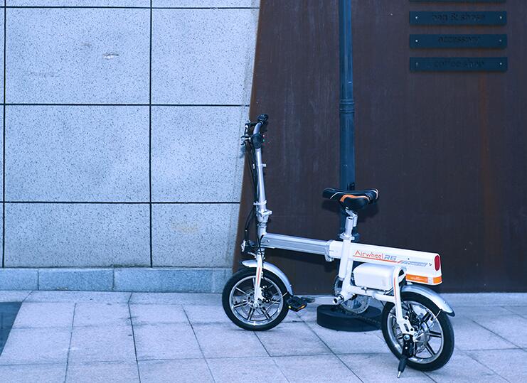 Airwheel R6 smart electric bike